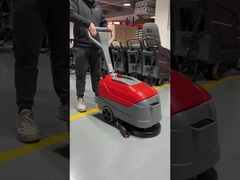 De FS17B vloerschrobber kan gemakkelijk worden opgevouwen en opgeborgen.